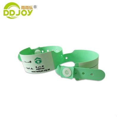 Des bracelets en vinyle PVC personnalisés avec des informations personnalisées sur les bandes