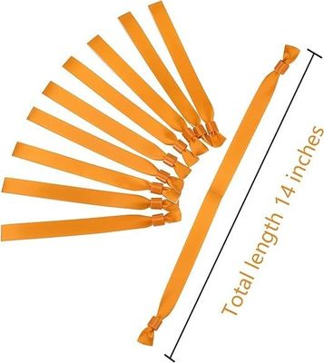 Des bracelets personnalisés pour les événements avec des puces RFID, du tissu satiné et de l'impression de texte du logo des marques