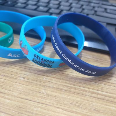 Événements sportifs Bracelets en caoutchouc GlOW personnalisés pour les festivals