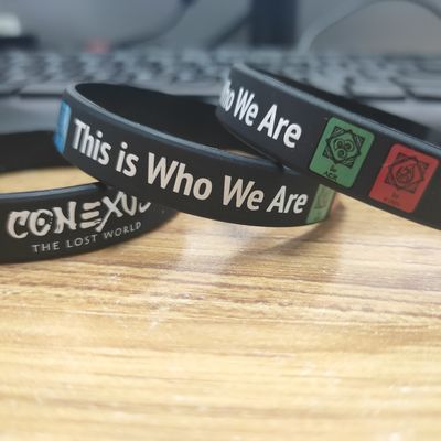 Matériau en silicone Bracelet personnalisé Défoncé pour les événements 2024 Articles Silicone étanche