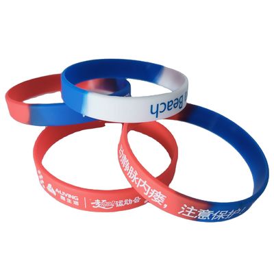 Bracelet en silicone étanche à l'eau orange brillant dans le noir Bracelet sur mesure cadeau
