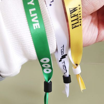 Personnaliser le logo événement festival ruban satin bracelet tissé de tissu bracelet avec artwork