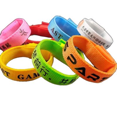 Couleur personnalisée multi couleur illuminée bracelet LED Flash cadeaux avec graphique personnalisé