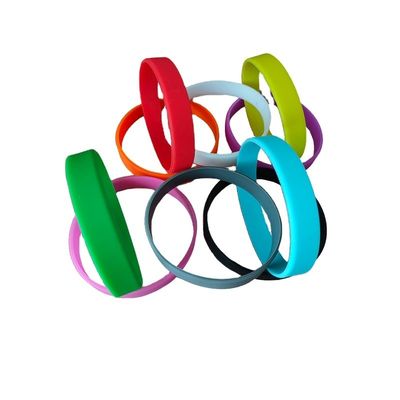 Technique en relief Poignet en silicone multicolore Bracelets en caoutchouc pour le style nautique