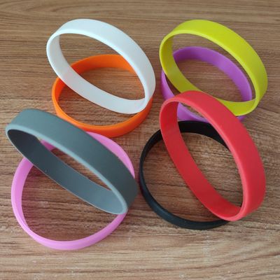 Technique en relief Poignet en silicone multicolore Bracelets en caoutchouc pour le style nautique