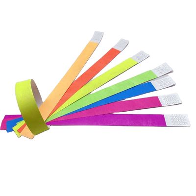 Des bracelets personnalisés personnalisés avec fermeture adhésive forte