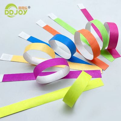 Des bracelets personnalisés personnalisés avec fermeture adhésive forte
