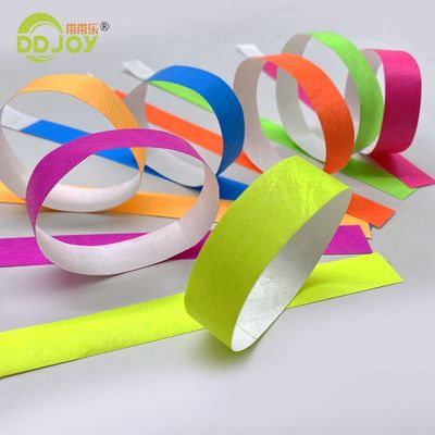Des bracelets personnalisés personnalisés avec fermeture adhésive forte