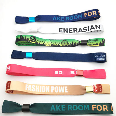 Des bracelets RFID avec tissu polyester et impression de logo