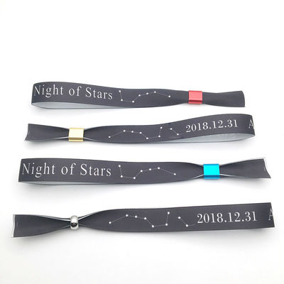 Des bracelets RFID avec tissu polyester et impression de logo