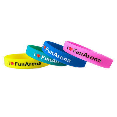 Des bracelets en caoutchouc défoncé et étanche pour les événements sont fabriqués à partir de silicium