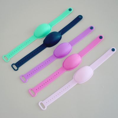 Dispensateur de bracelet de désinfectant pour les mains liquide portable en silicone pour enfants GW 0,25 kg / PCS