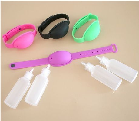 Dispensateur de bracelet de désinfectant pour les mains liquide portable en silicone pour enfants GW 0,25 kg / PCS