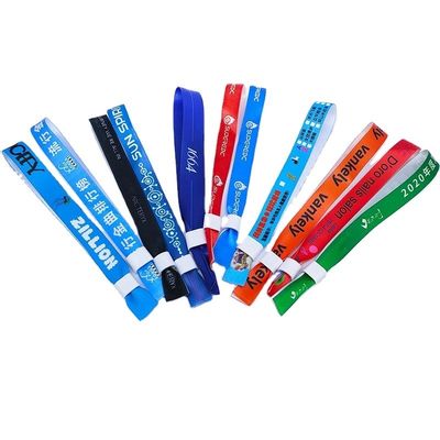 Des bracelets de tissu brodés idéaux pour les événements, les festivals, les parcs, les fêtes et les clubs
