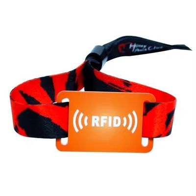 Rings RFID pour les fêtes et les événements Tissu satiné personnalisé avec impression de logo Taille 350 * 15 mm