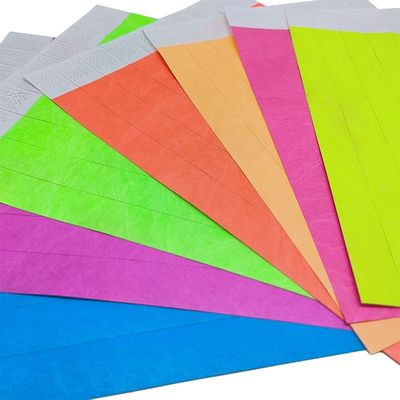 Faites une déclaration lors des festivals avec notre bracelet Tyvek en papier néon de différentes couleurs