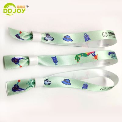 Des bracelets tissés en tissu de festival personnalisables avec un design réglable et des illustrations personnalisées