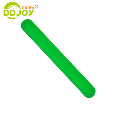 Couleur personnalisée de revêtement réfléchissant Snap Slap Bracelet pour les enfants large sélection de couleurs