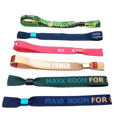 Des bracelets RFID avec tissu satiné et l'impression du logo des marques