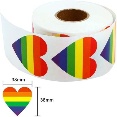 Cadeau artisanal de 1,5 pouce 500 pièces par rouleau en forme de cœur rayé Amour Gay Pride Rainbow Heart Sticker Ruban