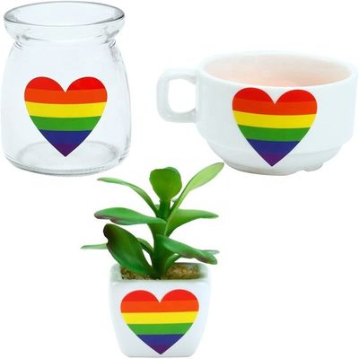 Cadeau artisanal de 1,5 pouce 500 pièces par rouleau en forme de cœur rayé Amour Gay Pride Rainbow Heart Sticker Ruban