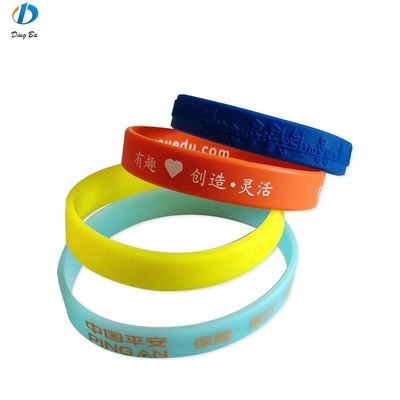 Jeux en plastique Matériau principal Logo personnalisé Bracelet en caoutchouc pour votre entreprise