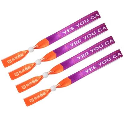 Des bracelets RFID personnalisés en tissu satiné en polyester pour l'entrée d'événements et de festivals