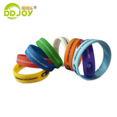 Matériau de silicium Logo personnalisé Bracelet en plastique pour les organisations à but non lucratif