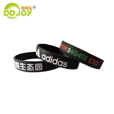 Matériau de silicium Logo personnalisé Bracelet en plastique pour les organisations à but non lucratif