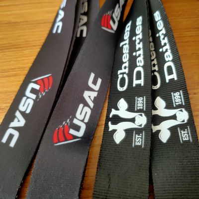 Lanyards de sublimation personnalisés pour agence de voyages 1 Impression couleur et boucle de sécurité