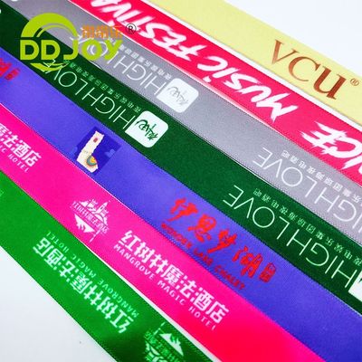Des bracelets en tissu tissé sur mesure pour les événements