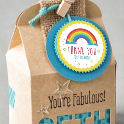 Autocollant personnalisé résistant à l'huile Beau arc-en-ciel Merci Autocollant pour la décoration de cadeau