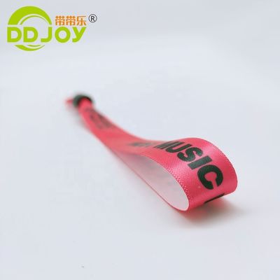 Sexe Femmes Bracelets en tissu en ruban tissé en rouge avec verrouillage à glissière en plastique personnalisé