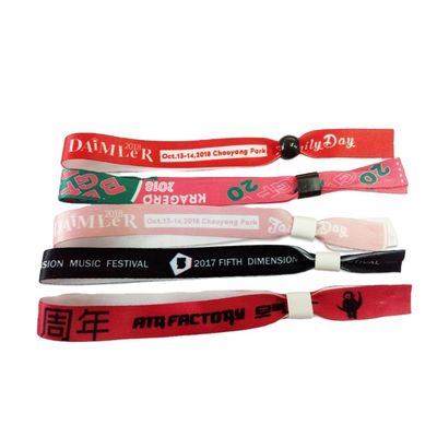 Scénarios d'utilisation Des bracelets en tissu satiné personnalisés pour les événements Fêtes Fêtes et plus encore
