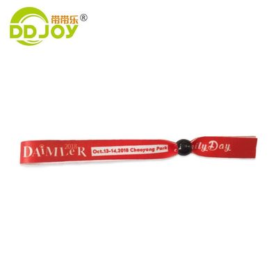 Scénarios d'utilisation Des bracelets en tissu satiné personnalisés pour les événements Fêtes Fêtes et plus encore
