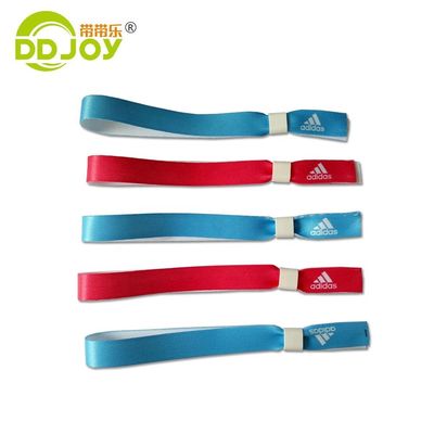 Scénarios d'utilisation Des bracelets en tissu satiné personnalisés pour les événements Fêtes Fêtes et plus encore