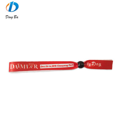 Des bracelets RFID avec tissu satiné et impression de texte de logo