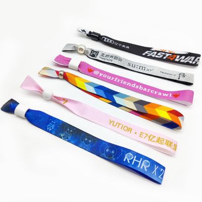 Ajoutez une touche de charme à votre festival avec des serrures personnalisées inspirantes et des bracelets
