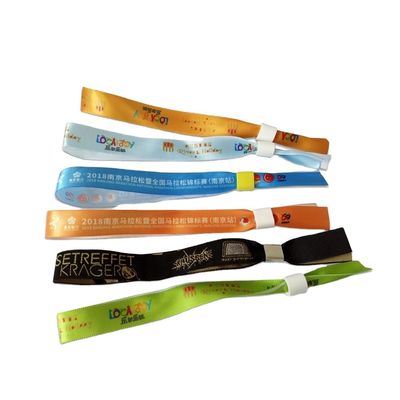Conception personnalisée Bracelet tissé en tissu de satin Bracelet pour le festival de musique sportive