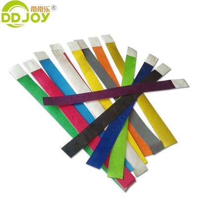 Des bracelets en papier de 3/4 pouces personnalisés en couleur solide pour l' admission au club VIP lors d' événements