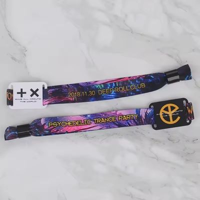 Des bracelets RFID imprimés à une ou deux faces en tissu satiné pour les fêtes d'événements