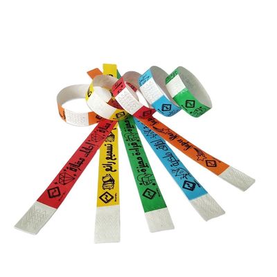 Des bracelets en papier Tyvek étanches certifiés ISO9001 pour l'identification et l'entrée des événements
