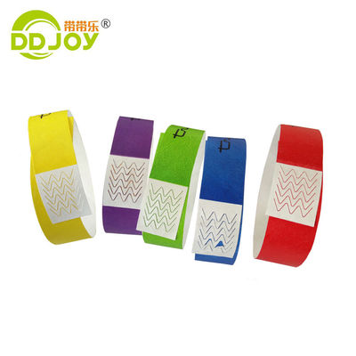 Des bracelets en papier Tyvek étanches certifiés ISO9001 pour l'identification et l'entrée des événements