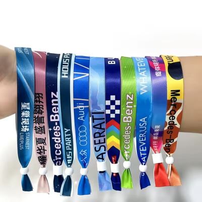 Des bracelets en plastique pour enfants RFID CHIP CUSTOM pour vérifier la sécurité du festival