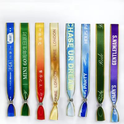 Des bracelets à puce RFID avec impression de logo sur des marques de tissus