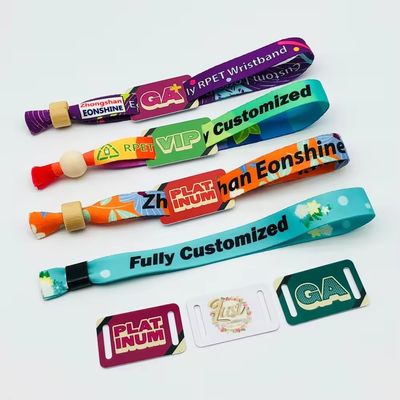 Des bracelets à puce RFID avec impression de logo sur des marques de tissus