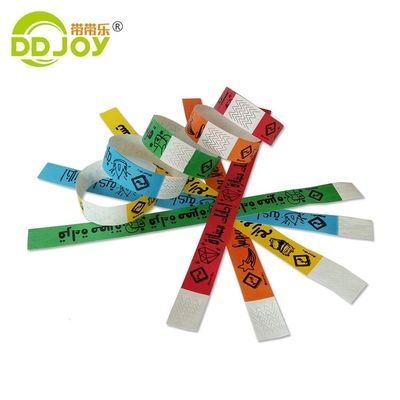 Bracelet auto-adhésif d'entrée à l'événement avec options d'impression et d'expédition personnalisées