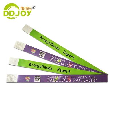 Des bracelets de couleur solide pour les festivals et les fêtes
