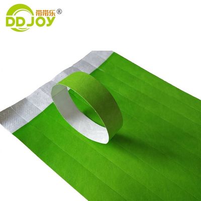 Des bracelets de couleur solide pour les festivals et les fêtes