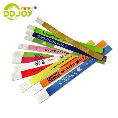 Des bracelets de couleur solide pour les festivals et les fêtes